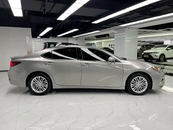Lexus ES 2017