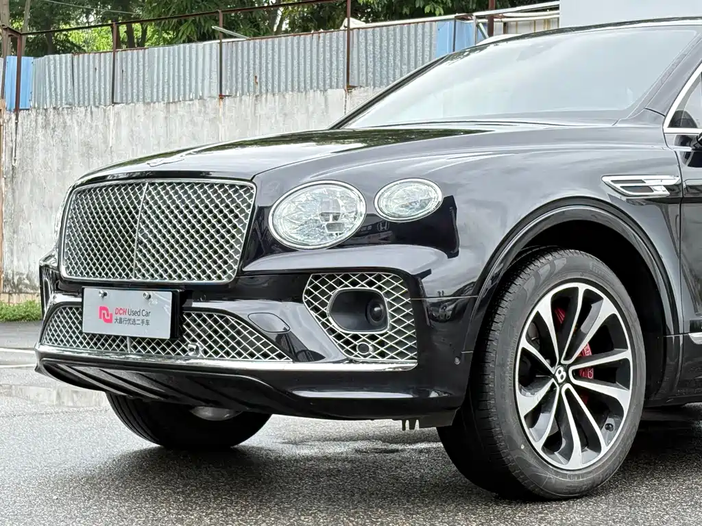 Bentley Bentayga 2022 — фото 26