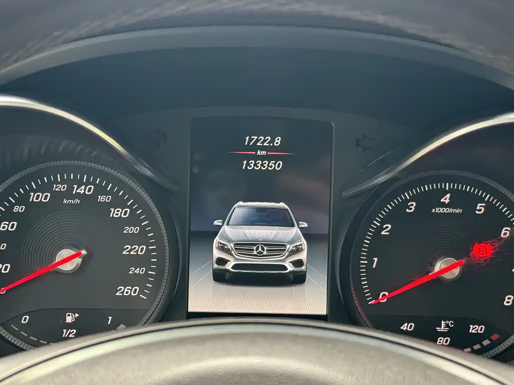 Mercedes-Benz GLC 2018 — фото 44