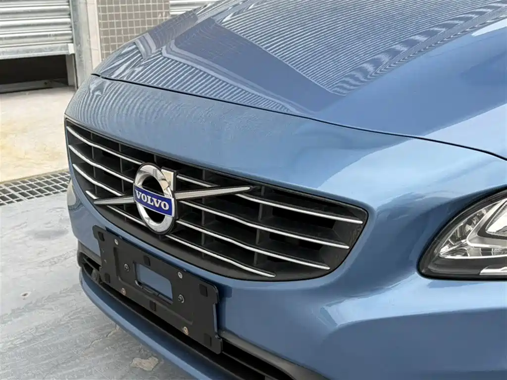 Volvo V60 2015 — фото 25