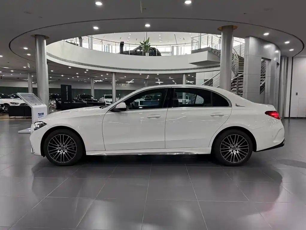 Mercedes-Benz C-Class 2023 — фото 4