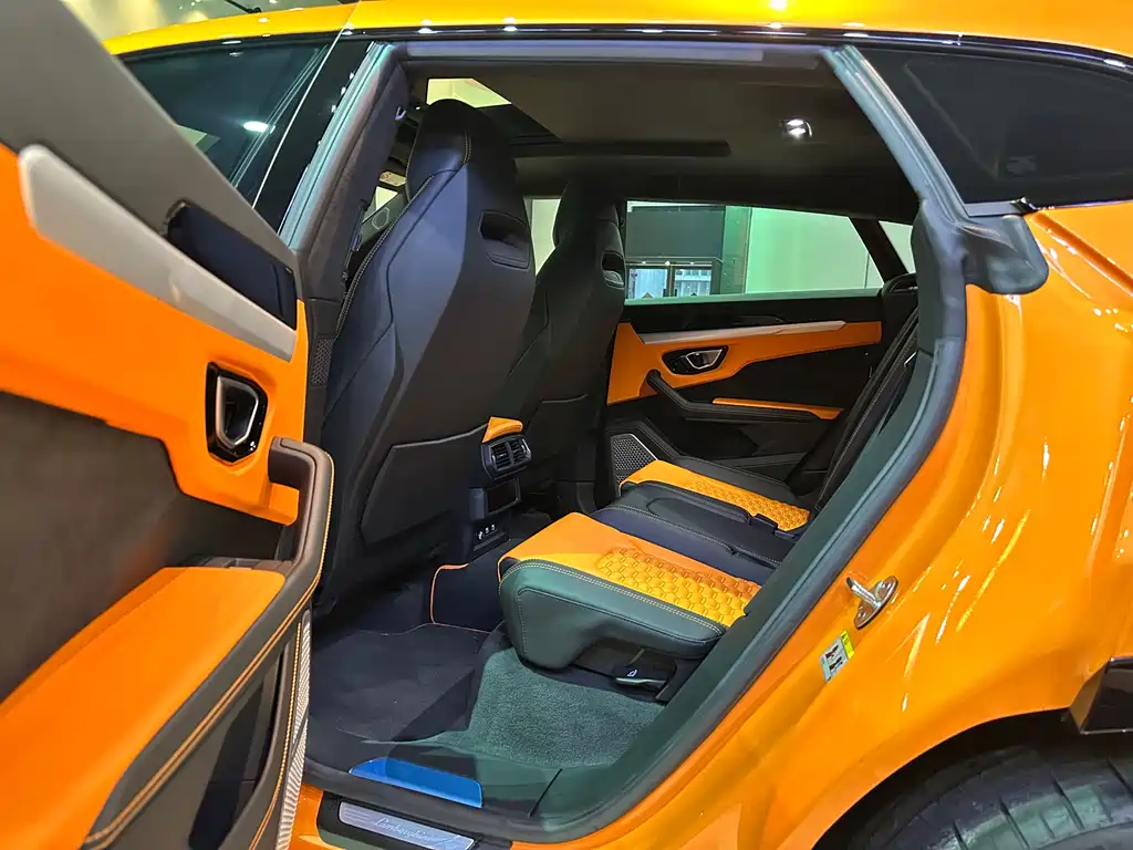 Lamborghini Urus 2023 — фото 10