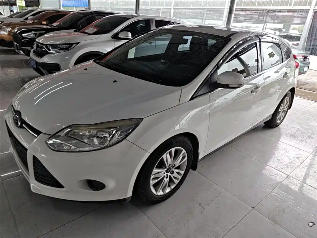 Ford Focus 2015 — фото 1