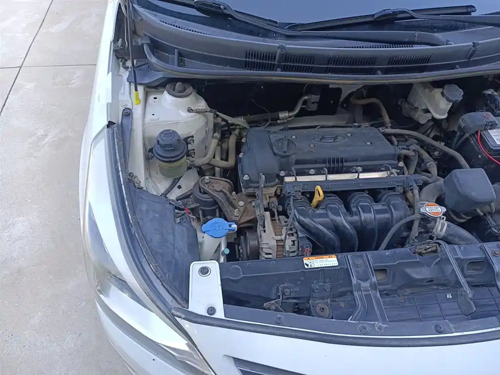 Hyundai Verna 2015 — фото 21