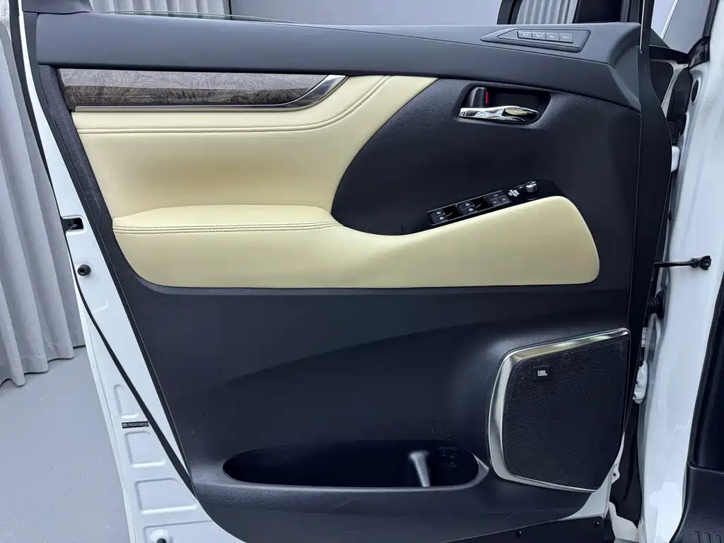 Toyota Alphard 2020 — фото 11