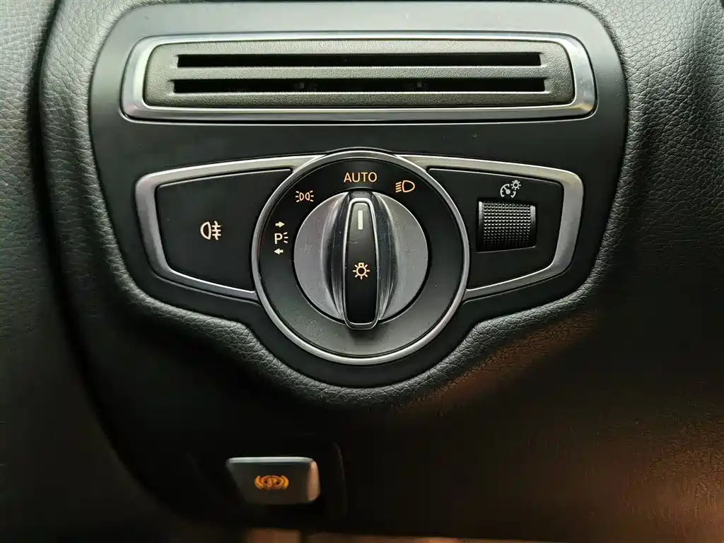 Mercedes-Benz C-Class 2018 — фото 21