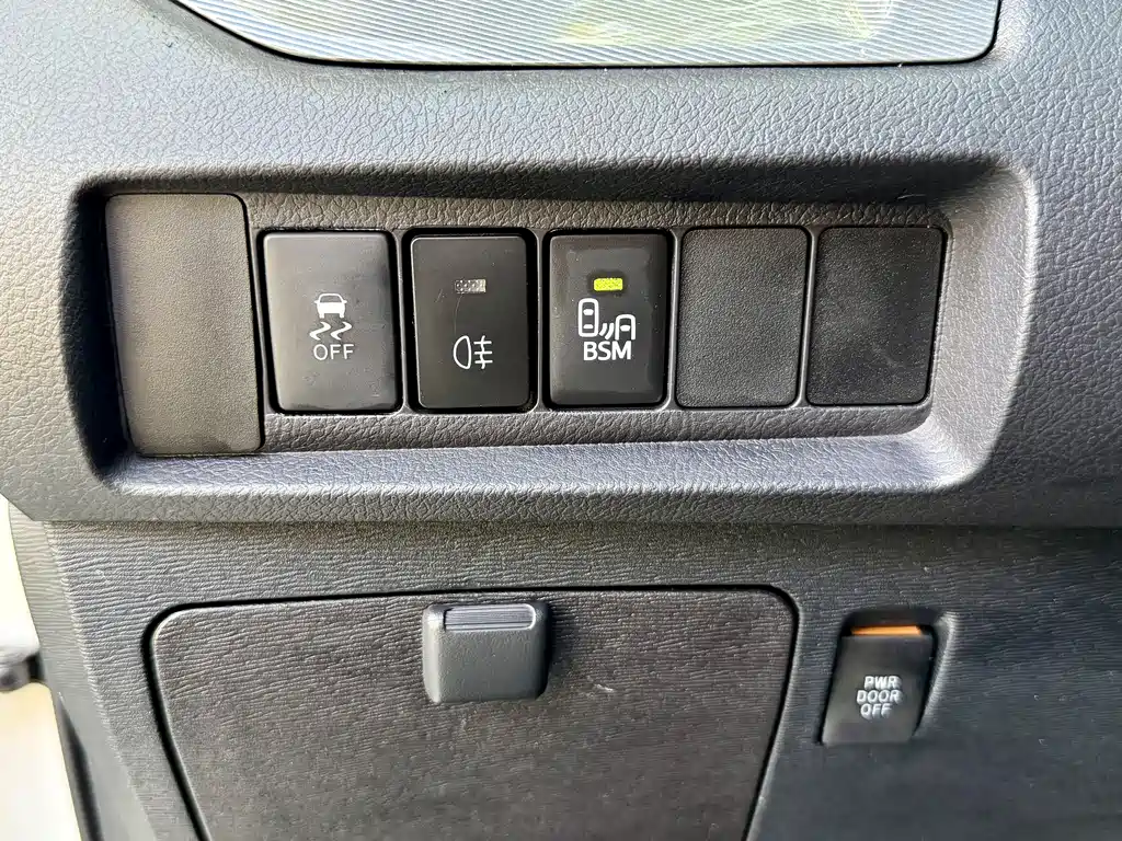 Toyota Sienna 2017 — фото 14
