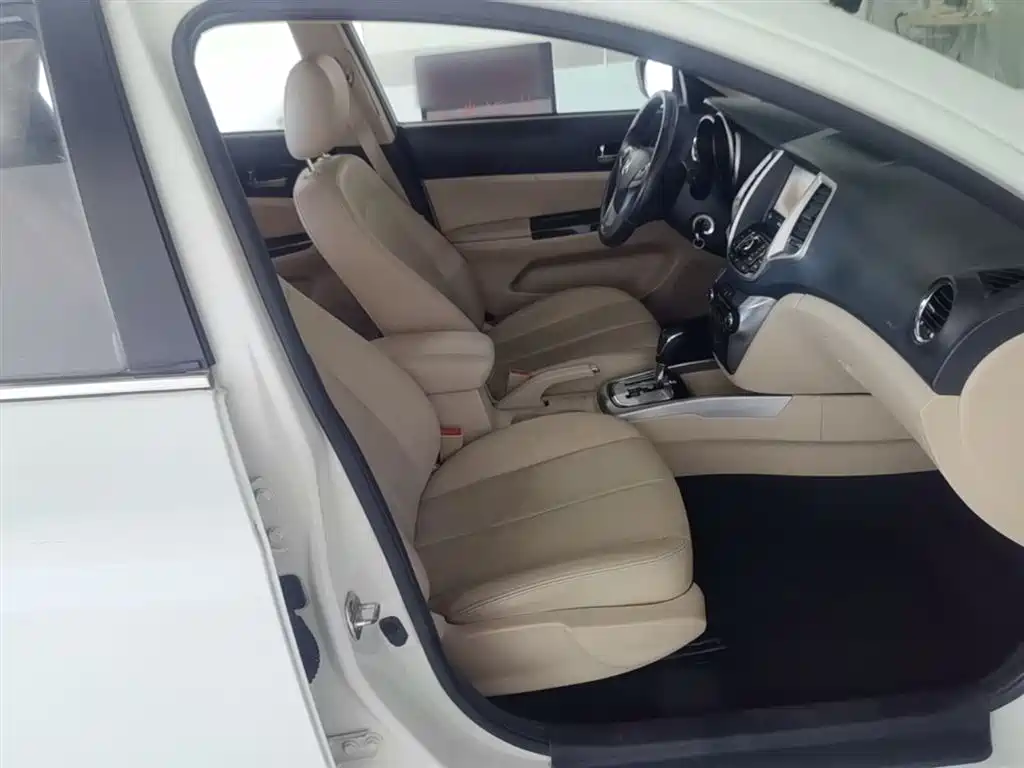 Changan Eado 2015 — фото 25