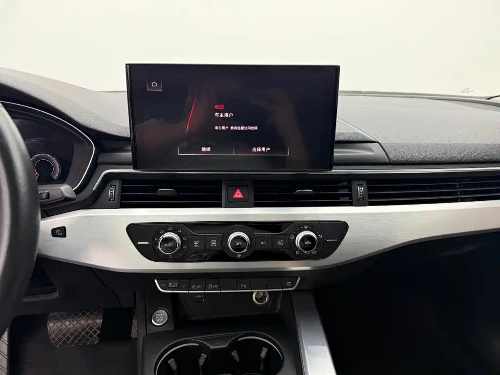 Audi A4L 2022 — фото 13