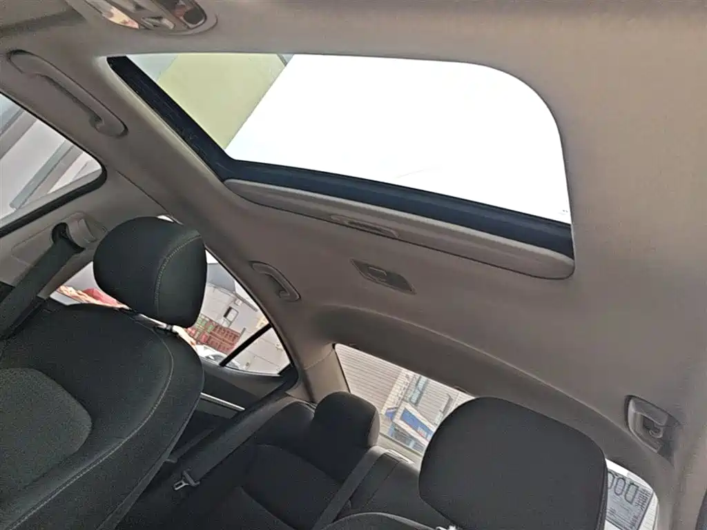 Hyundai Elantra 2017 — фото 18