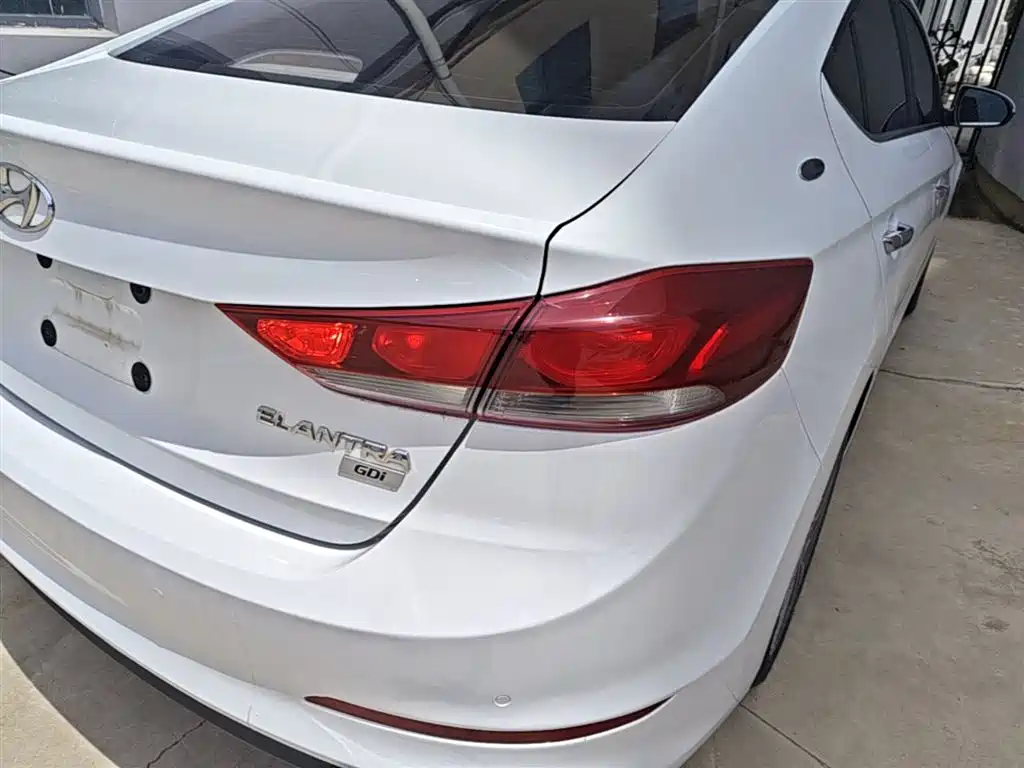 Hyundai Elantra 2017 — фото 8