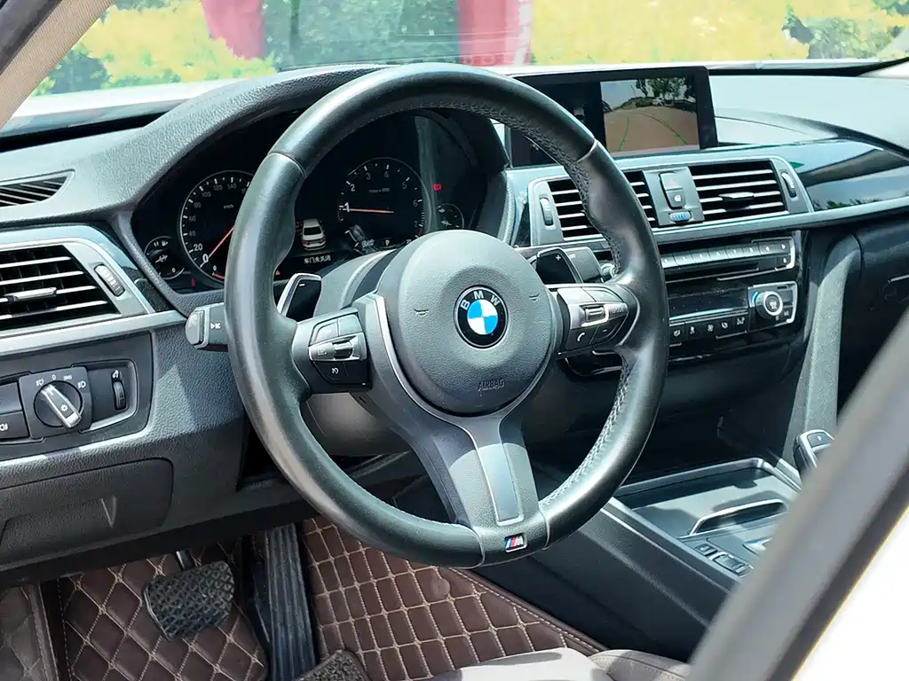 BMW 3 Series 2018 — фото 11