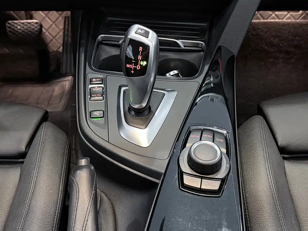 BMW 3 Series GT 2018 — фото 9