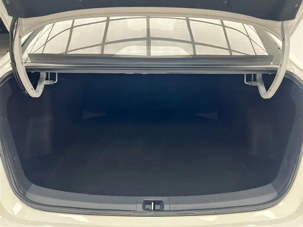 Toyota Corolla 2023 — фото 10