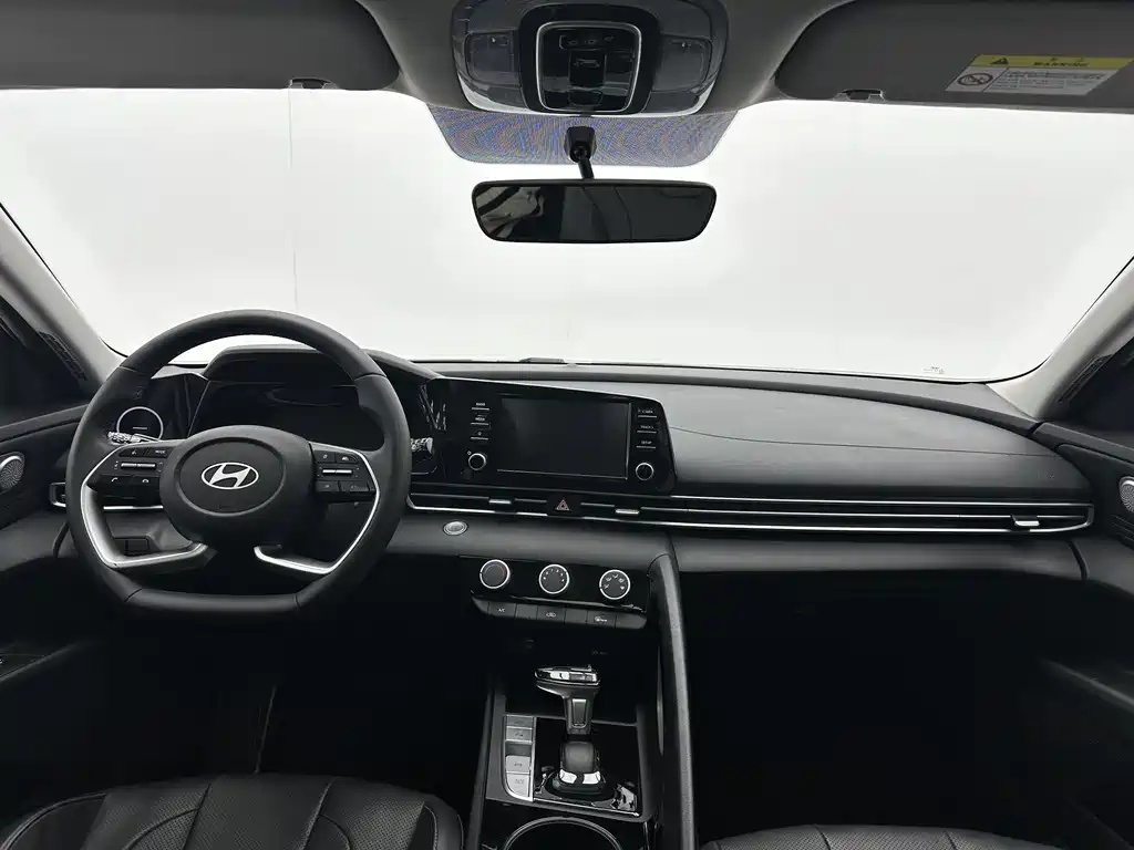 Hyundai Elantra 2023