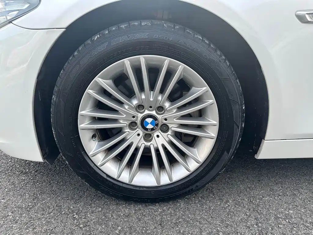 BMW 5 Series 2016 — фото 18