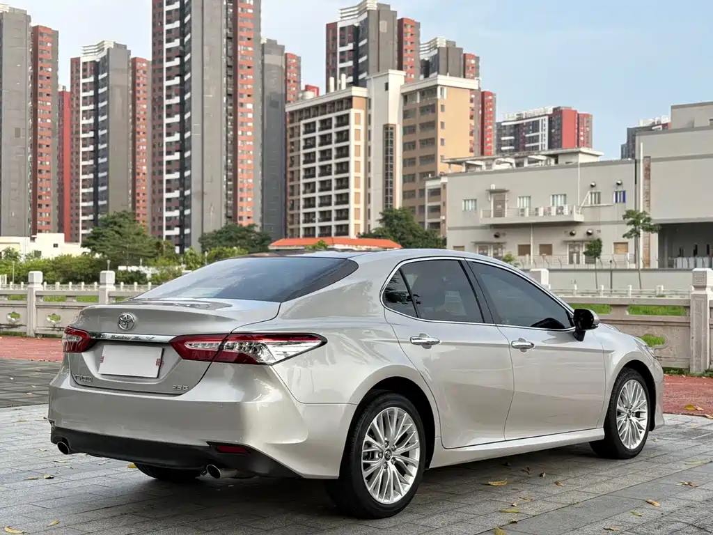 Toyota Camry 2020 — фото 9