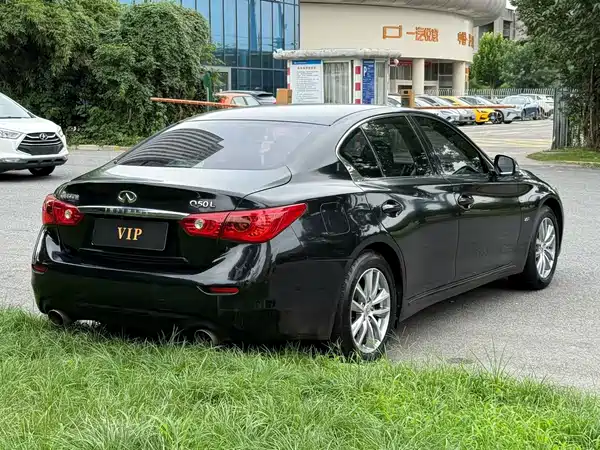 Infiniti Q50L 2015