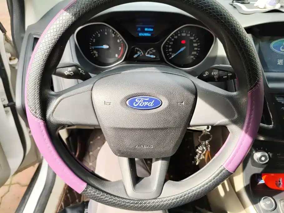 Ford Focus 2017 — фото 15