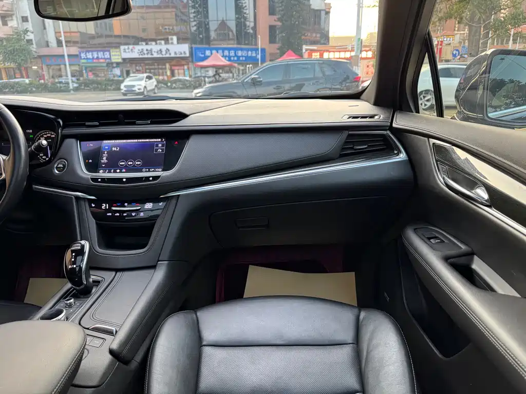 Cadillac XT5 2020 — фото 18
