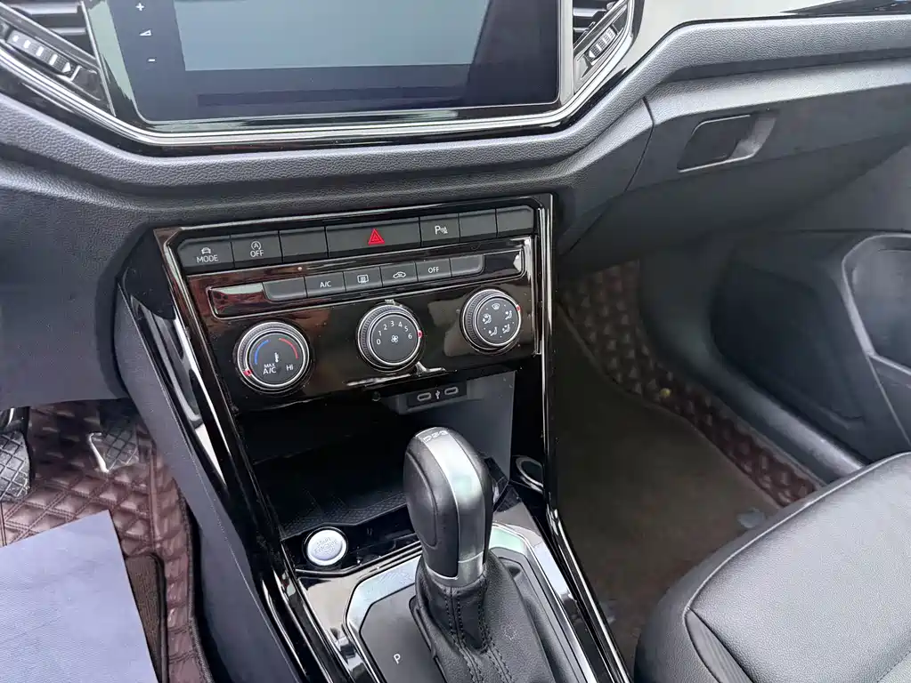 Volkswagen T-Roc 2022 — фото 13
