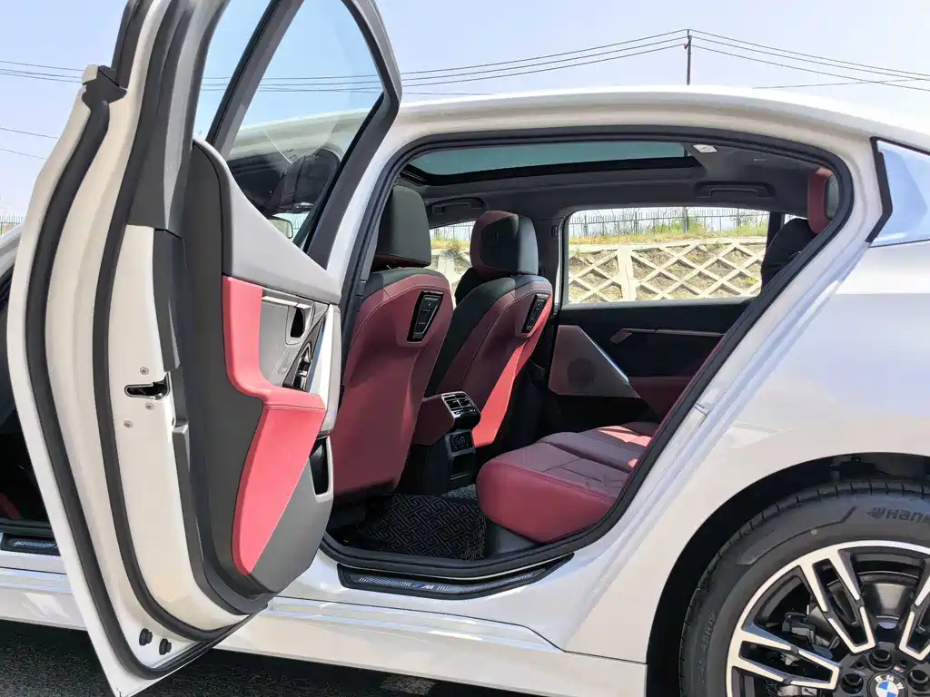 BMW 5 Series 2026 — фото 12