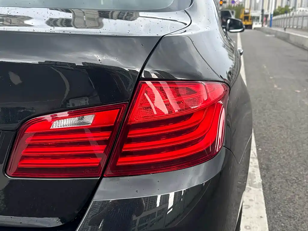 BMW 5 Series 2015 — фото 11