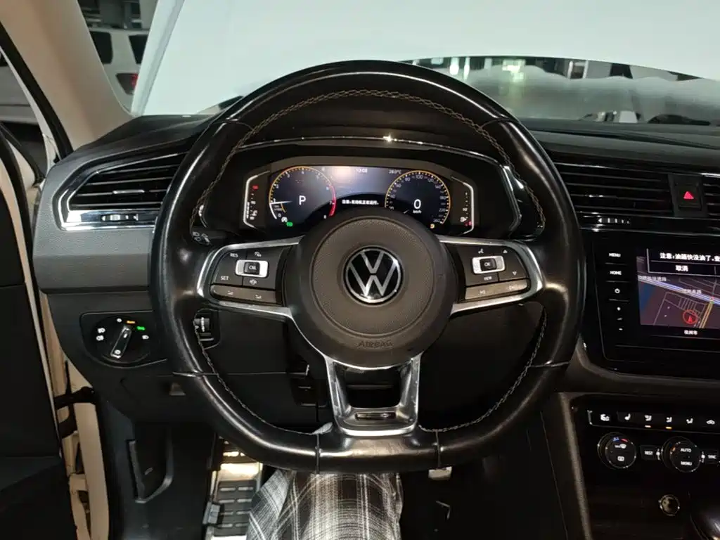 Volkswagen Tiguan L 2021 — фото 11