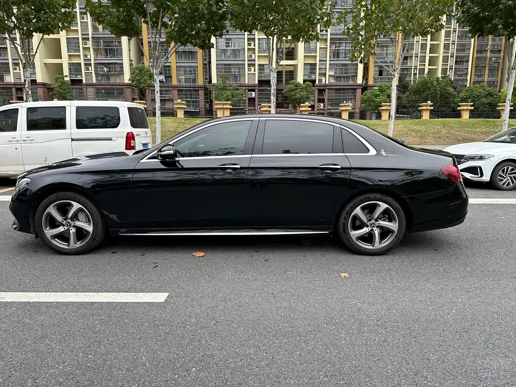 Mercedes-Benz E-Class 2018 — фото 10