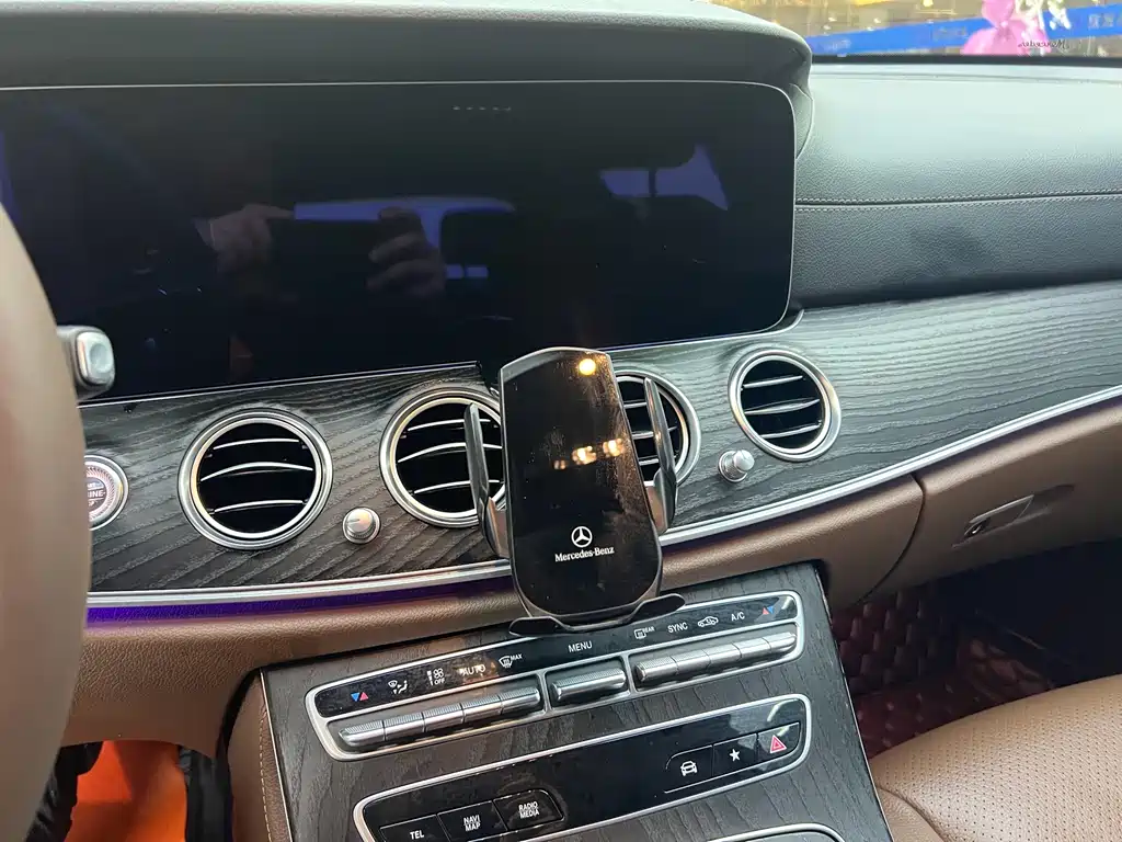 Mercedes-Benz E-Class 2022 — фото 10