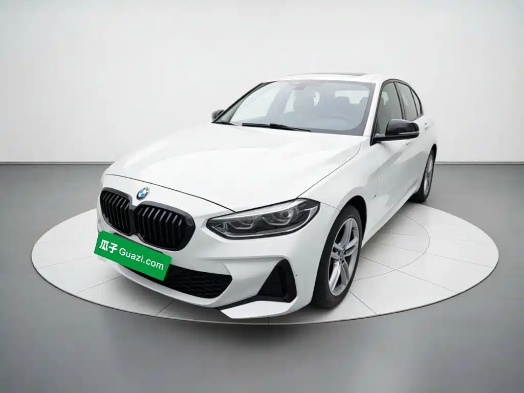 BMW 1 Series 2022 — фото 1