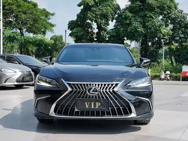 Lexus ES 2024