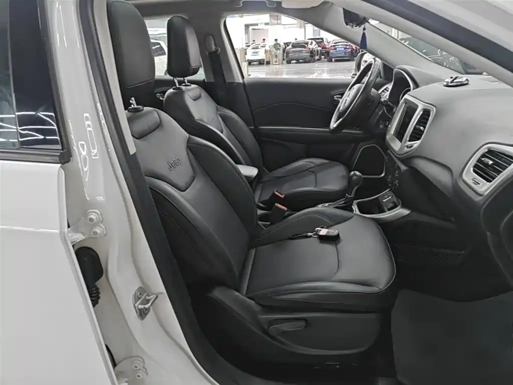 Jeep Compass 2019 — фото 25