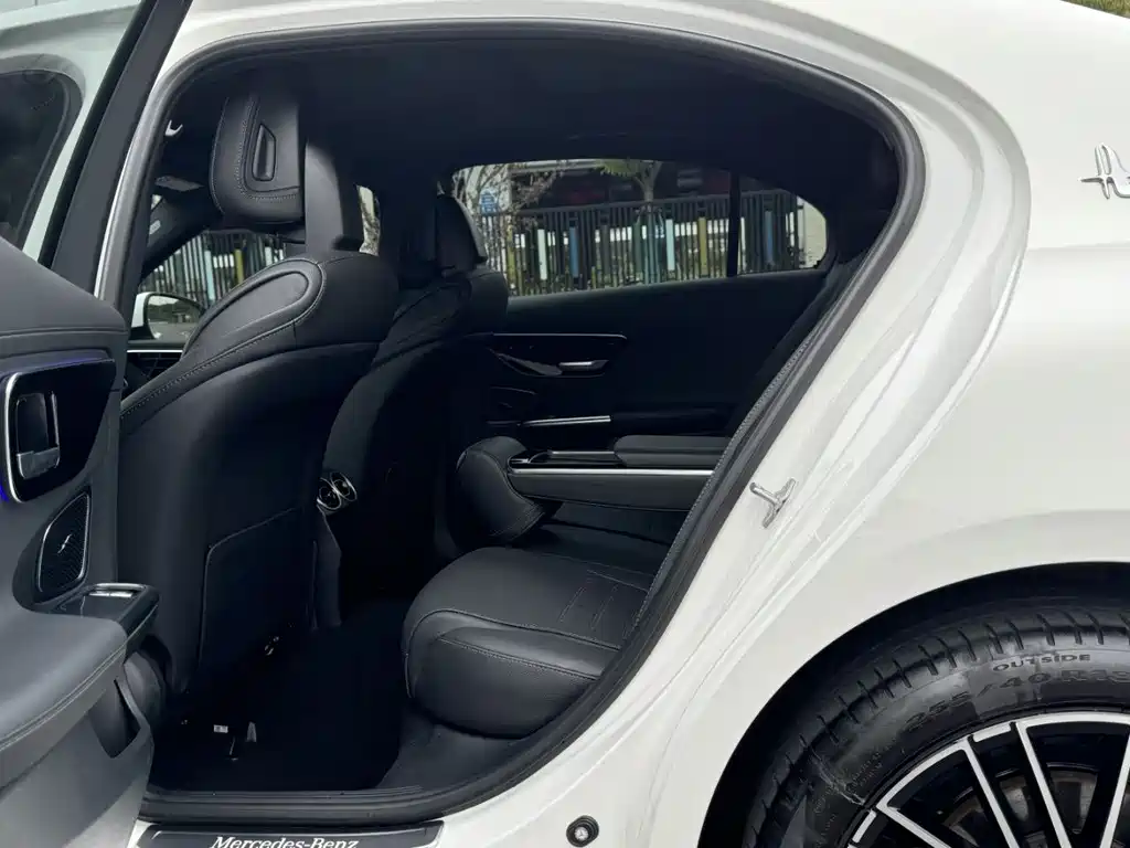 Mercedes-Benz C-Class 2023 — фото 13