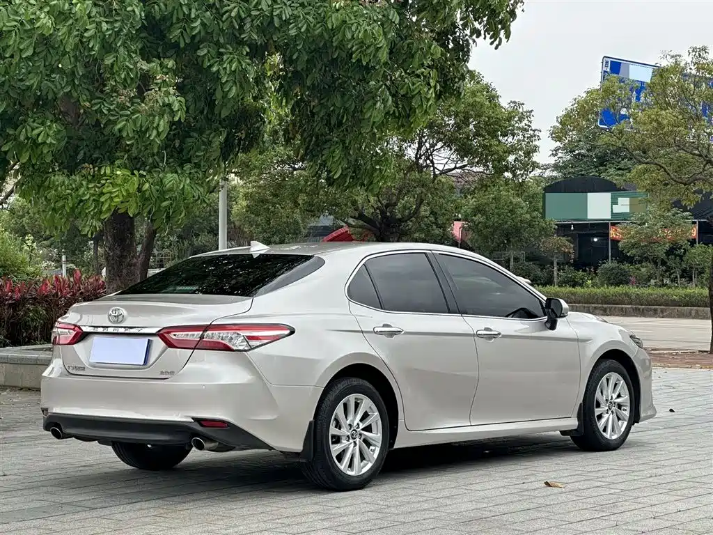 Toyota Camry 2022 — фото 7