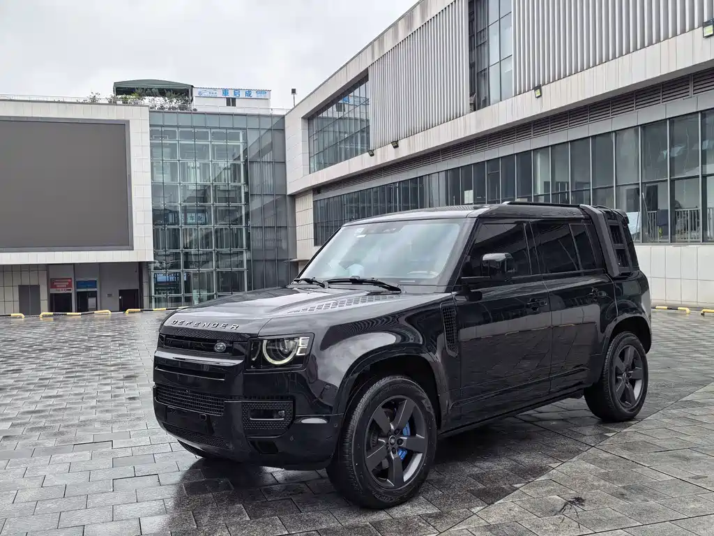 Land Rover Defender 2024