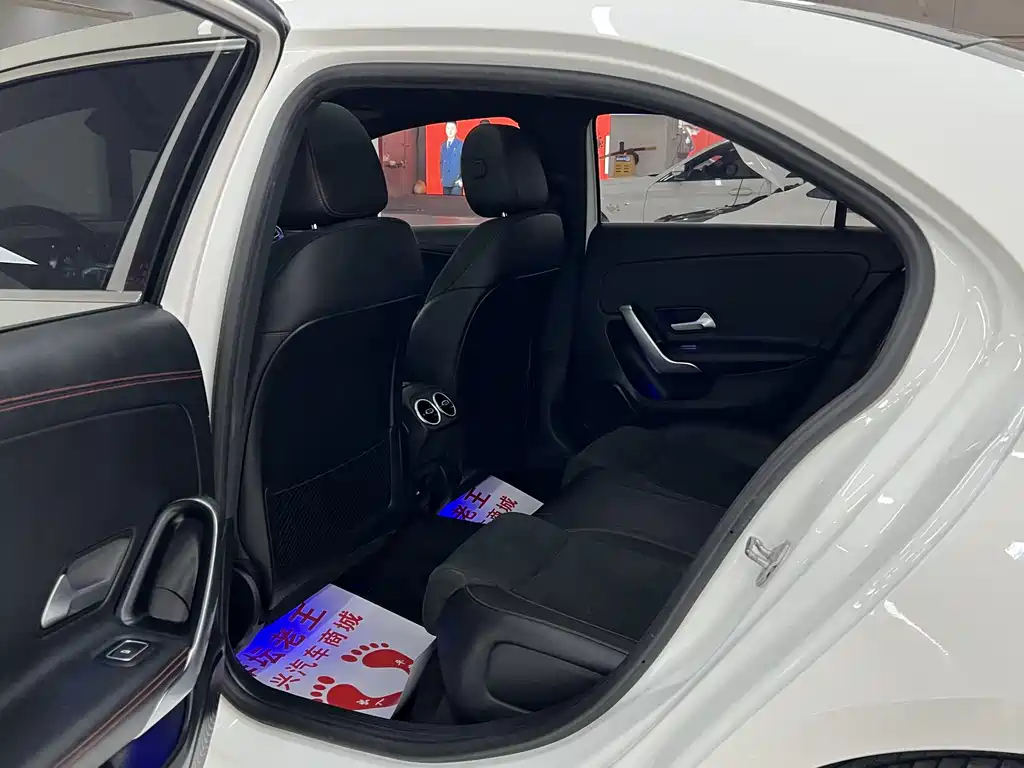 Mercedes-Benz A-Class 2024 — фото 13