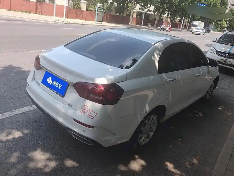 Geely Emgrand 2021