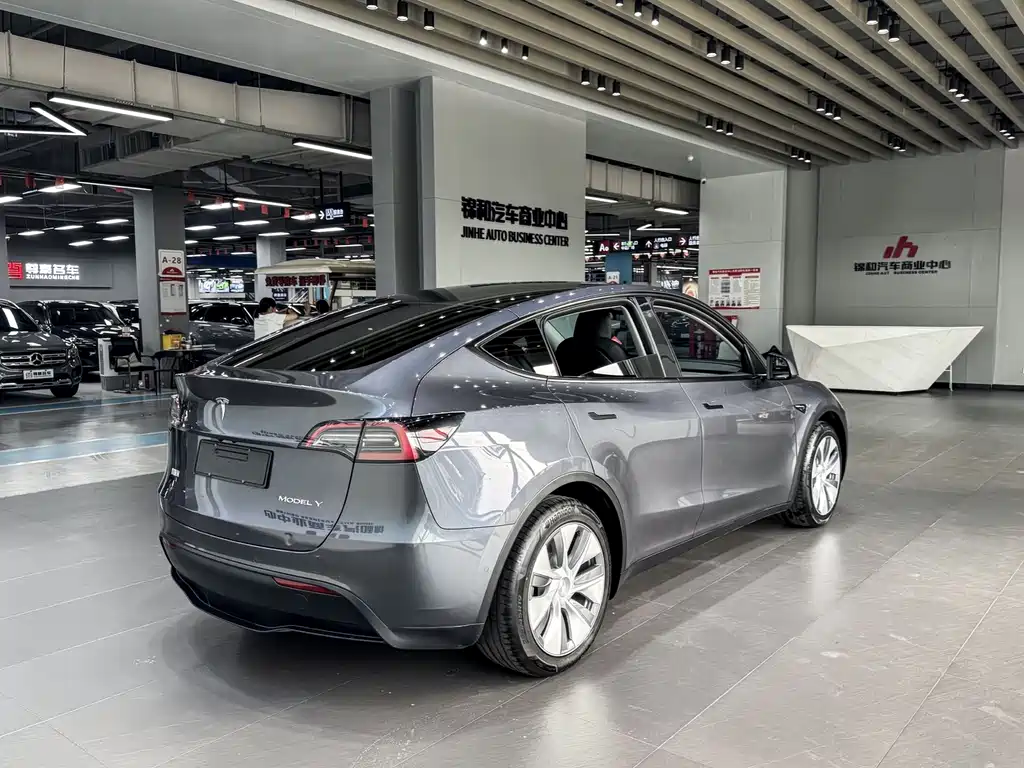Tesla Model Y 2023 — фото 18