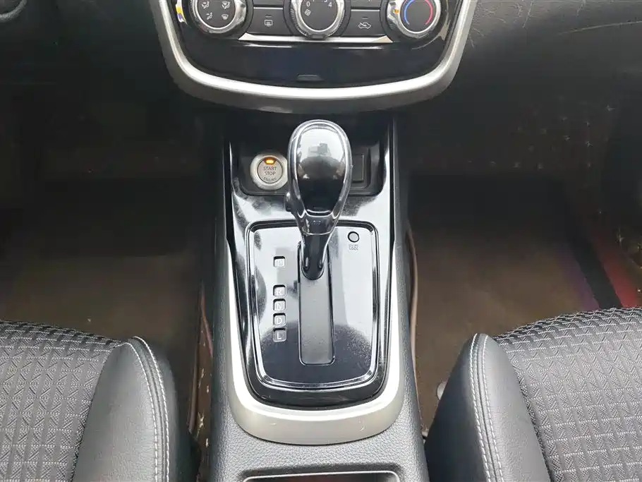 Nissan Tiida 2019 — фото 16