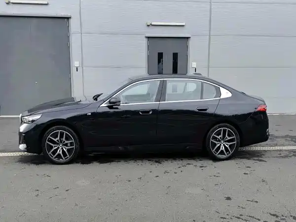 BMW i5 2025