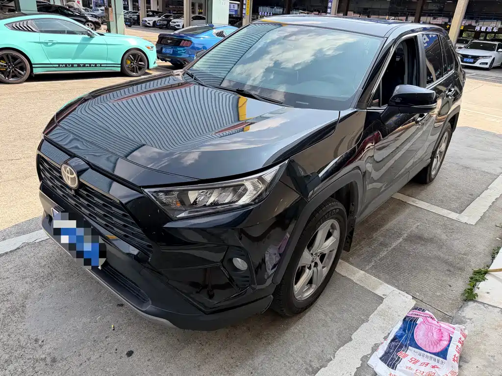 Toyota RAV4 2020 — фото 1
