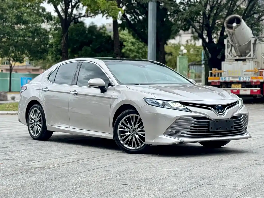 Toyota Camry 2019 — фото 3