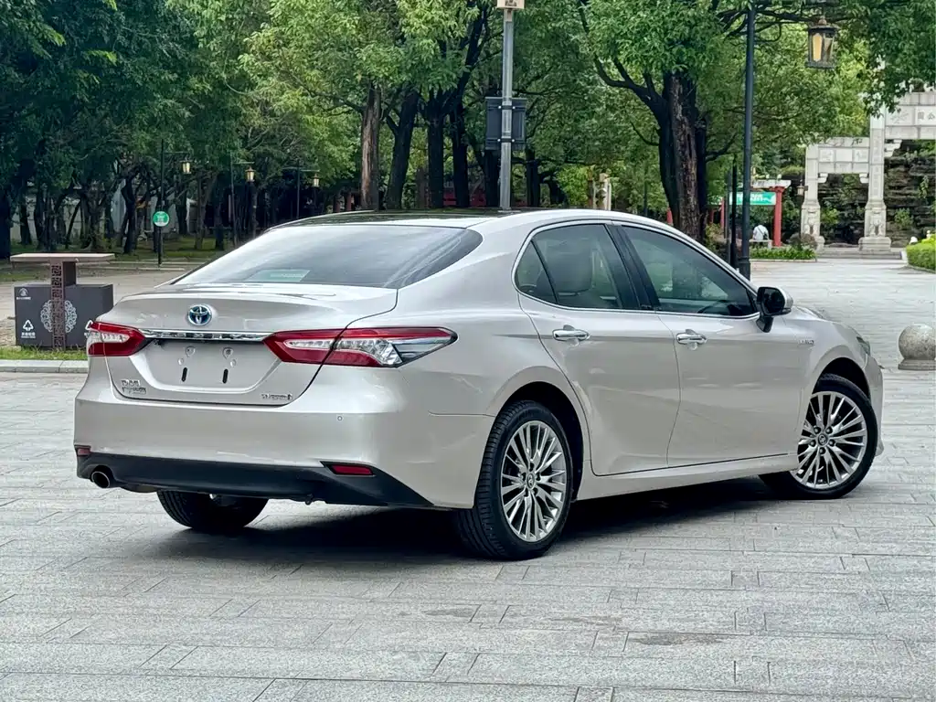 Toyota Camry 2019 — фото 6
