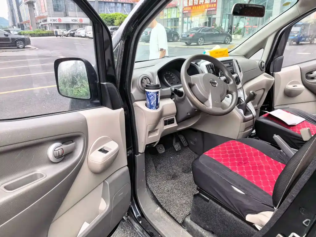 Nissan NV200 2017 — фото 14
