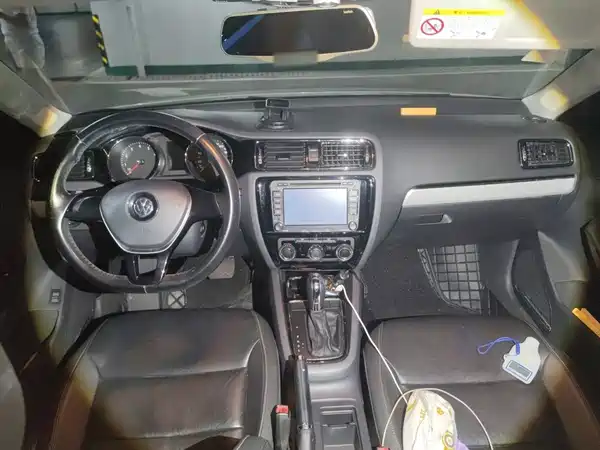 Volkswagen Sagitar 2016