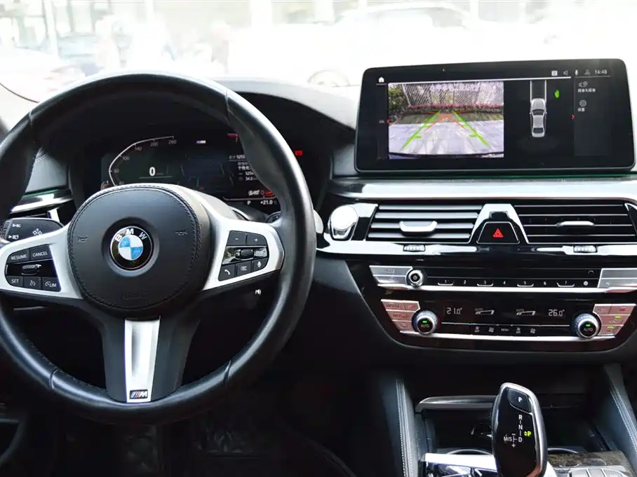 BMW 5 Series 2022 — фото 10