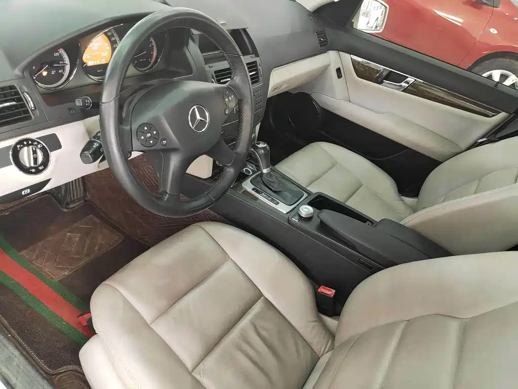 Mercedes-Benz C-Class 2010 — фото 11