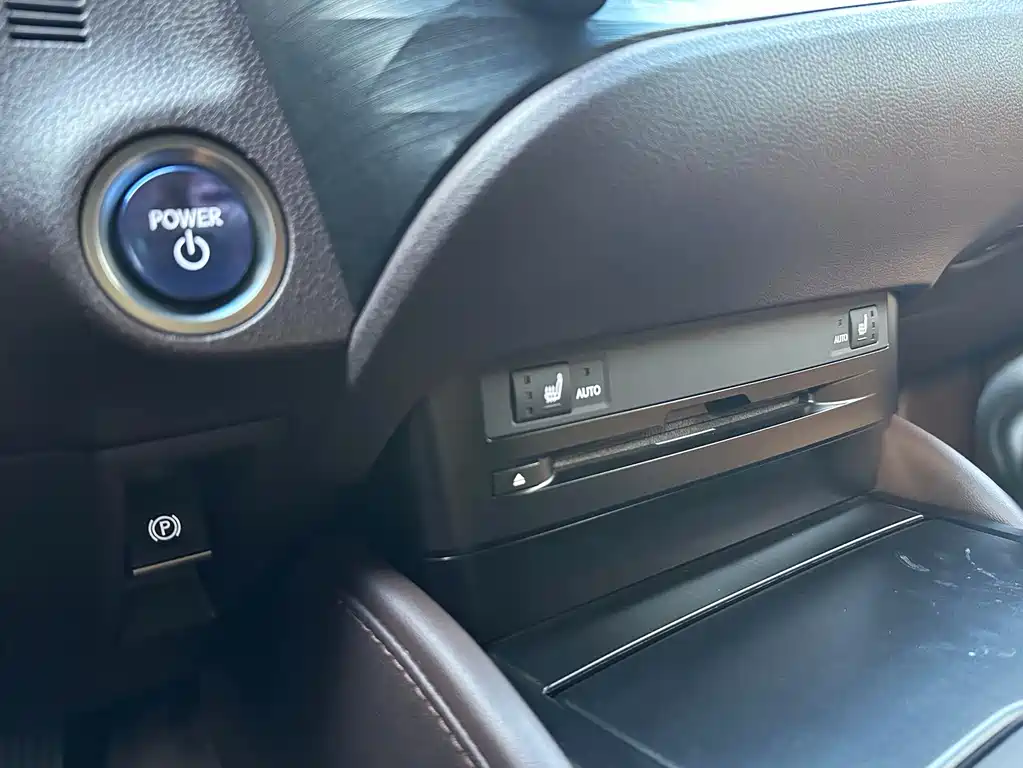 Lexus ES 2020 — фото 16