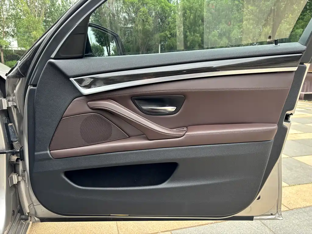BMW 5 Series 2014 — фото 19